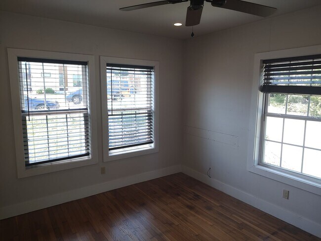 Foto del edificio - Cute Studio apartment close to 71,Airport and Downtown