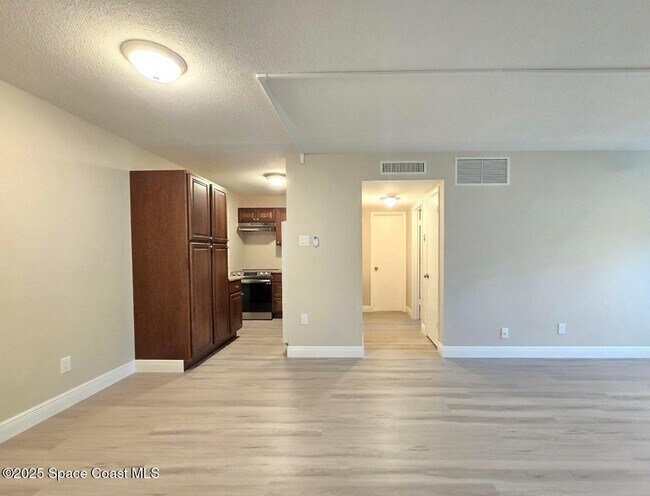 Foto del edificio - 230 Columbia Dr