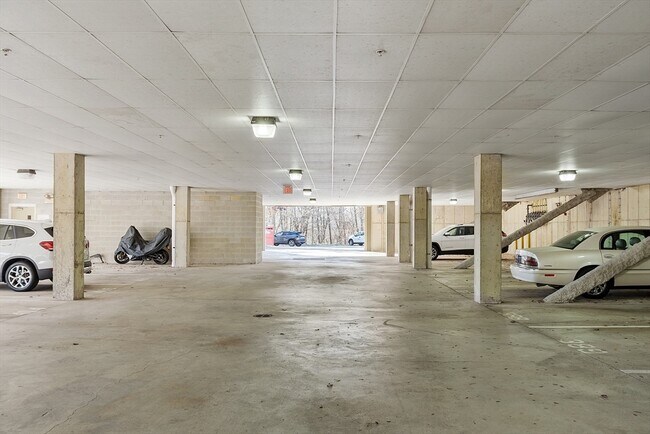 Building Photo - 3 Harvest Dr