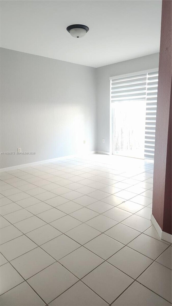 Foto del edificio - 2715 SE 15th Pl