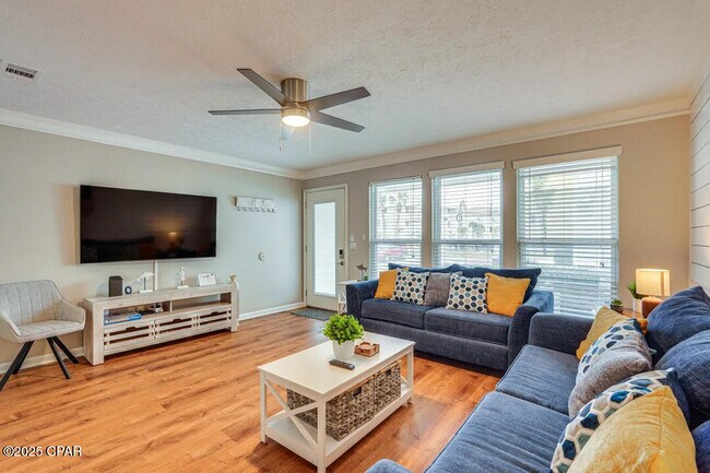 Foto del edificio - 17670 Front Beach Rd