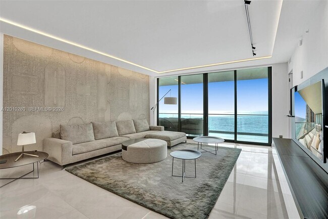 Foto del edificio - 18975 Collins Ave