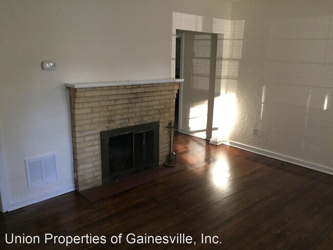 Foto del edificio - 2 br, 1 bath House - 304 NW 25th Street