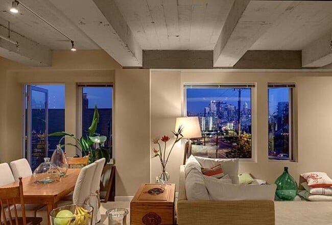 Foto del edificio - 2030 Dexter Ave N