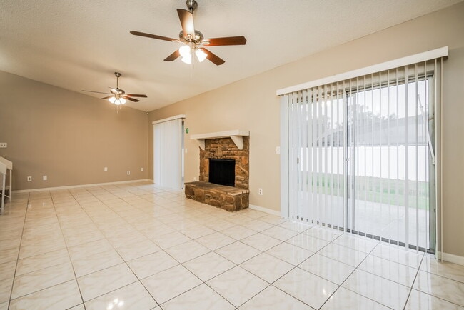 Building Photo - 893 Benchwood Dr