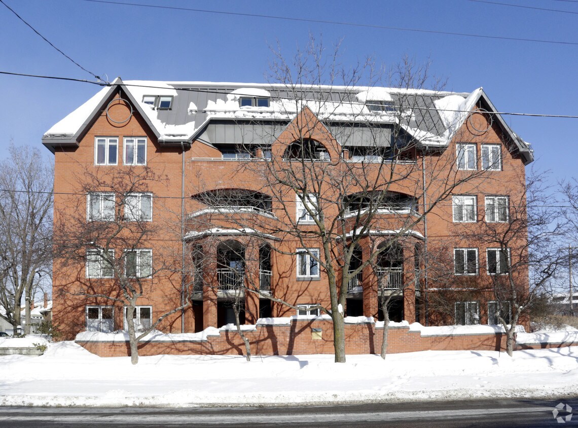 130 Queen Elizabeth Dr, Ottawa, ON K2P 1E6 Apartments 130 Queen