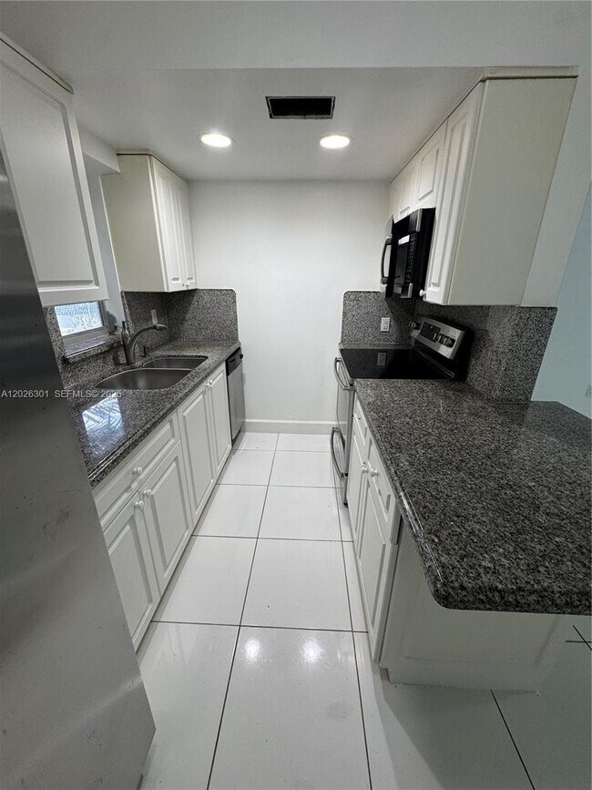 Foto del edificio - 10281 E Bay Harbor Dr