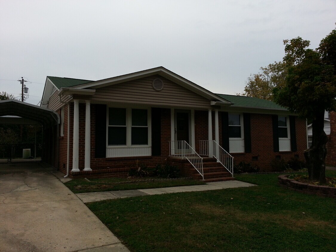 Primary Photo - 2512 Burgundy Dr