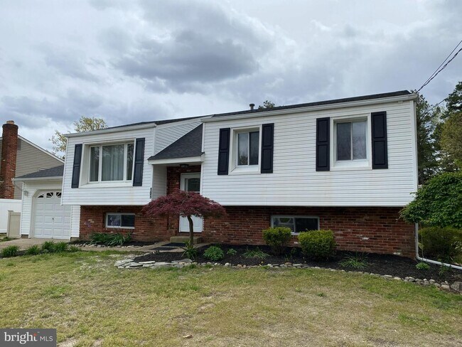 Building Photo - 101 Cedar Lake Dr