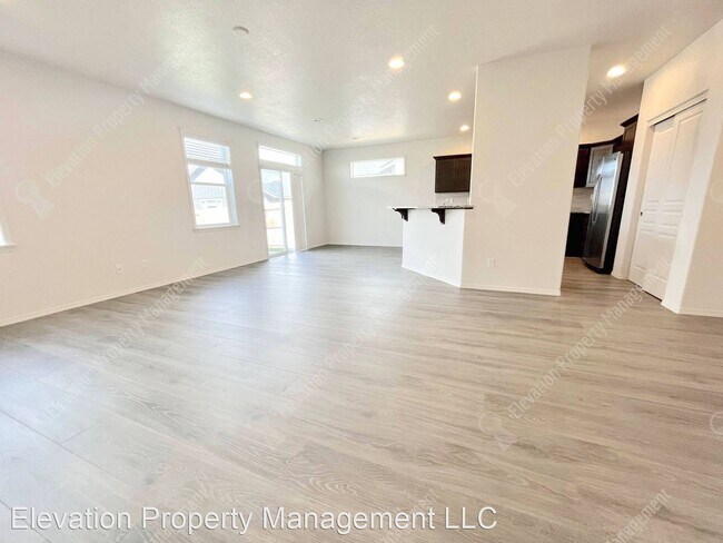 Building Photo - 3 br, 2 bath House - 3077 NW Dogwood Ave