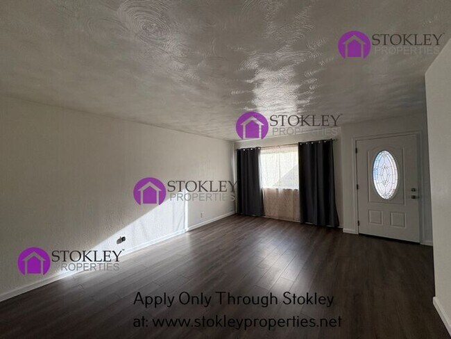 Building Photo - 540 Palms Dr