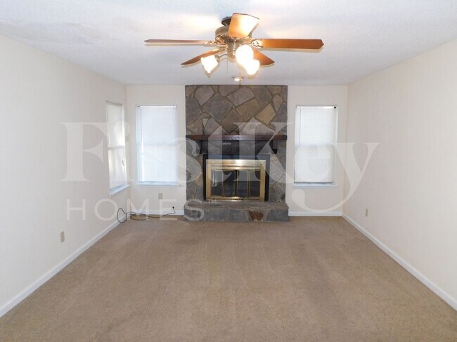 Foto del edificio - 3931 Springleaf Dr