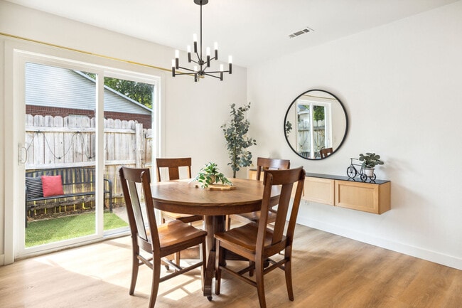 Building Photo - 2352 W Houston St