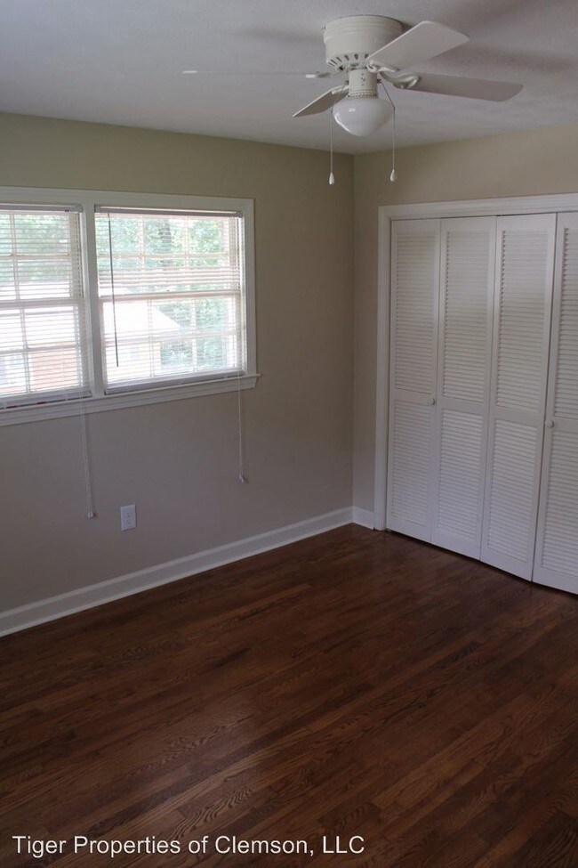 Foto del edificio - 2 br, 1 bath Room For Rent - 210 Cochran Rd