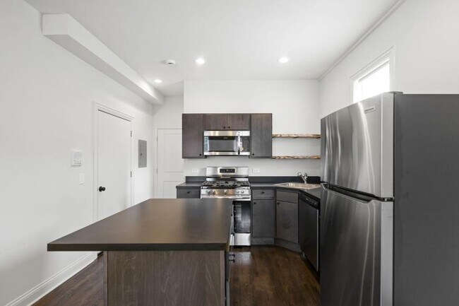 Building Photo - 1 bedroom in Chicago IL 60618