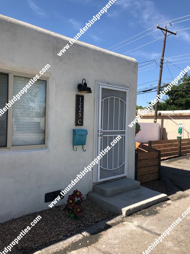 Primary Photo - 1225 San Mateo Blvd SE