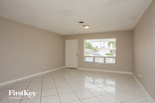 Foto del edificio - 3430 NW 34th St