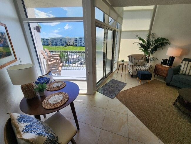 Building Photo - Beautiful Fully Furnished Marker 33 Condo ...