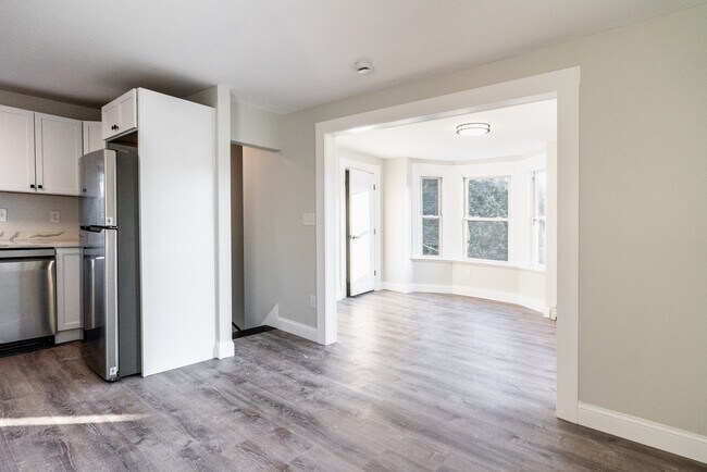 Building Photo - 17 Bickerton St