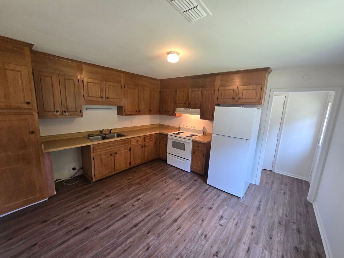 Building Photo - 6312 Commons Ct