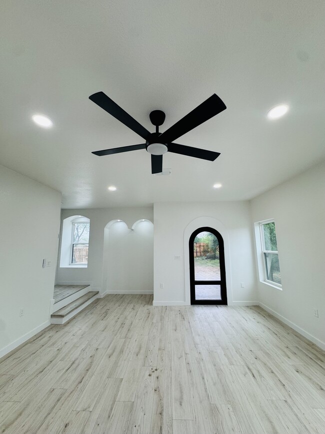 Building Photo - 387 Old Lockhart Rd