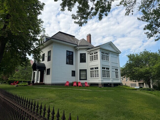 Foto del edificio - 45 College Ave SE