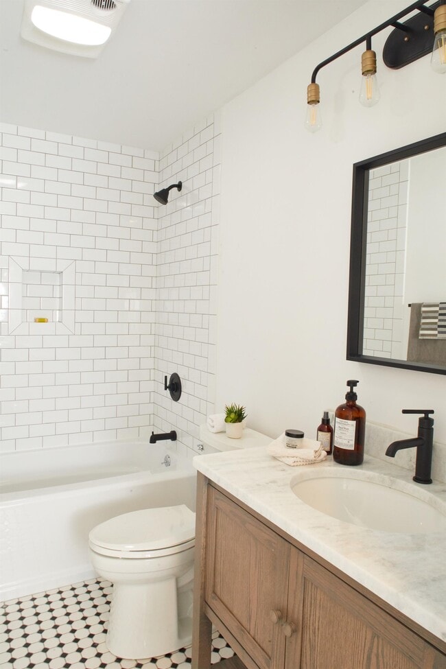 Photo - 21 N Main St House