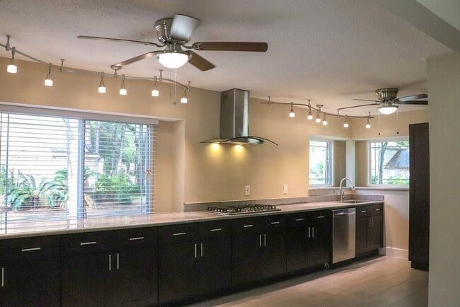 Building Photo - 6410 Trailway Ln