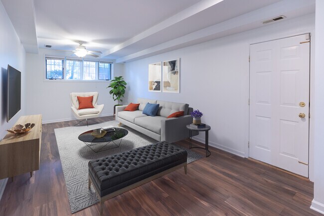 Foto del edificio - 1064 N Marshfield Ave