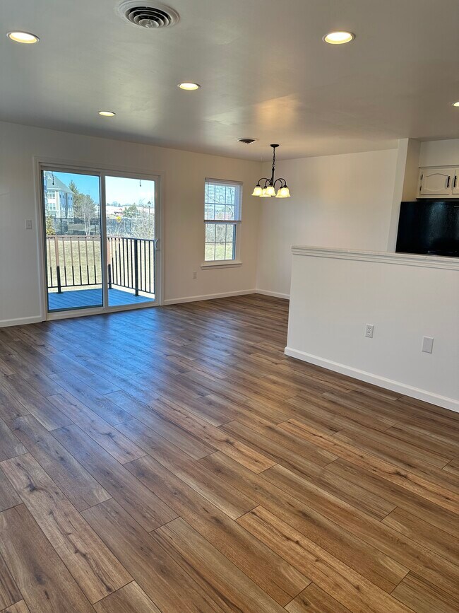 Living room - 7044 Basswood Rd