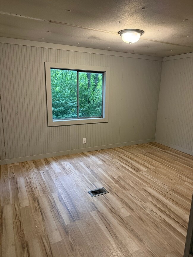 Building Photo - 1580 Mohawk Dr
