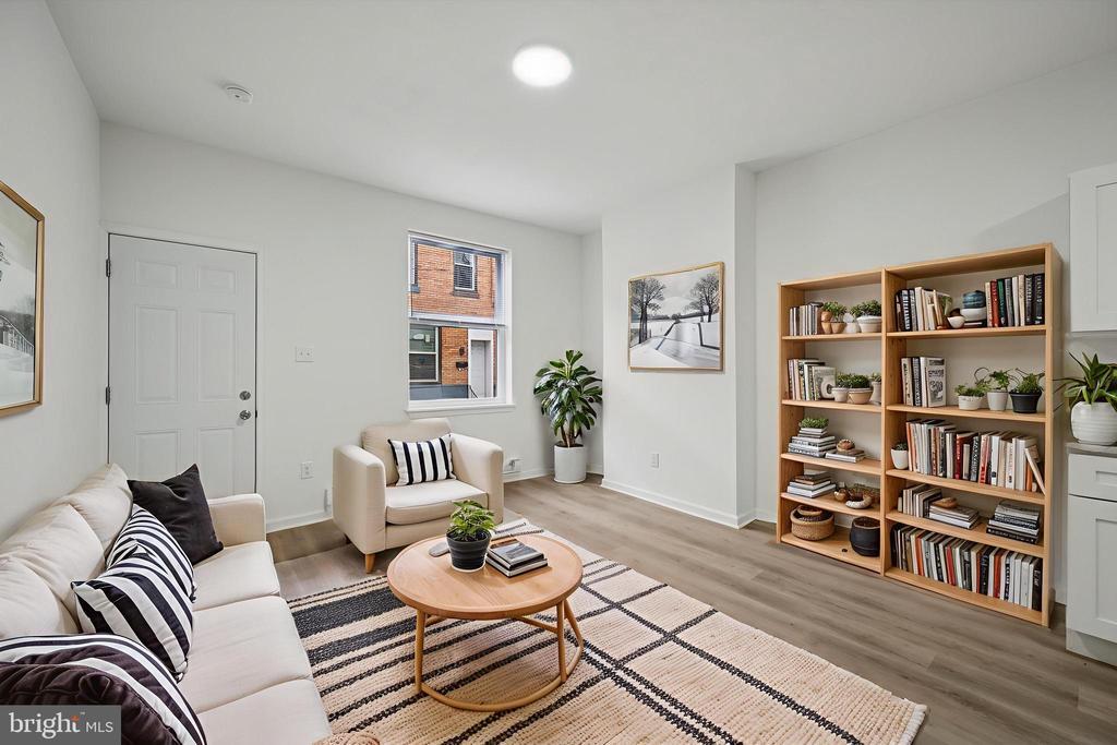 Primary Photo - 4453 N Gratz St
