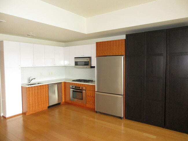 Photo - Meriwether West - North facing studio with river/bridge views/parking/amenities/utilities Apartment