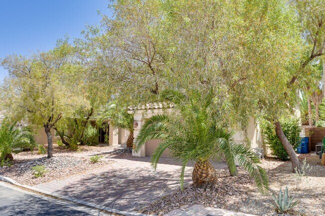 Foto del edificio - 4-Bedroom Home with Heated Pool & Spa