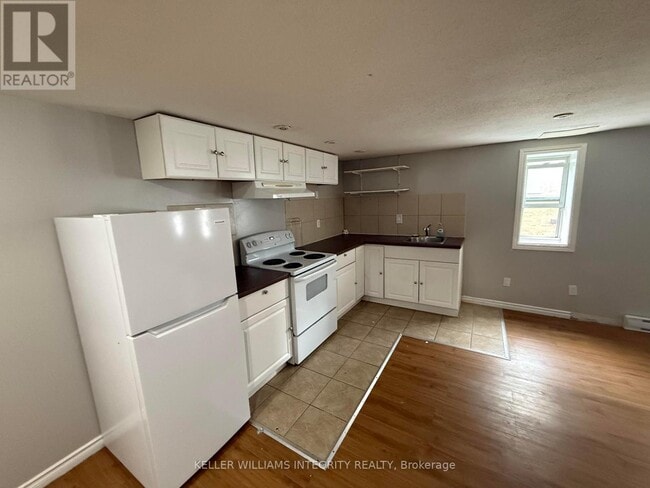 Building Photo - 1435 Morisset Ave