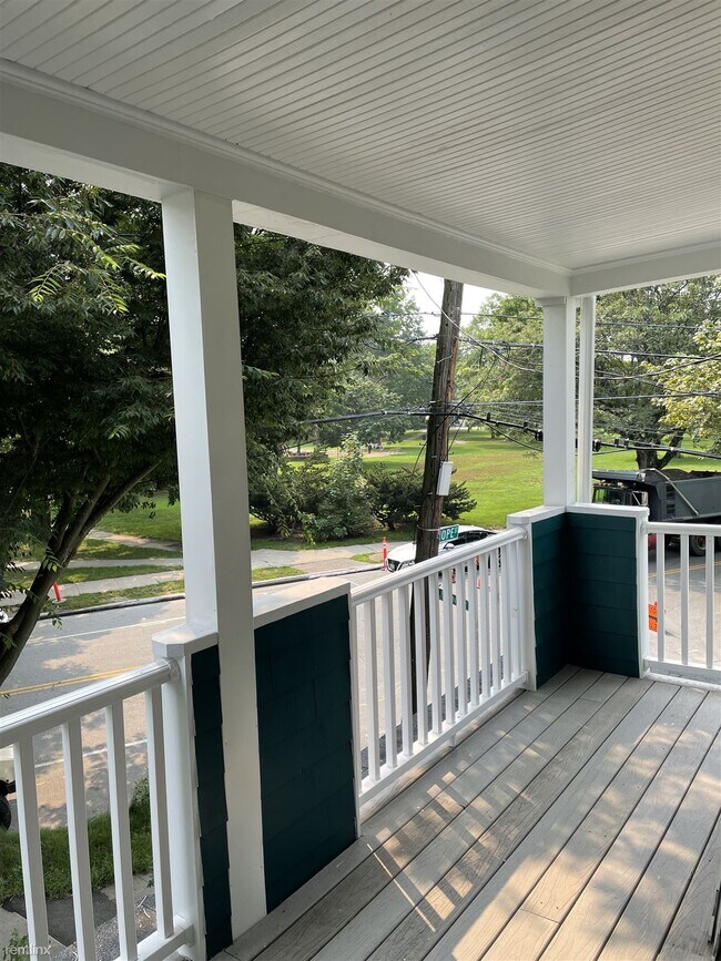 Foto del edificio - 3 br, 1 bath Duplex - 1018 Hope Street 1