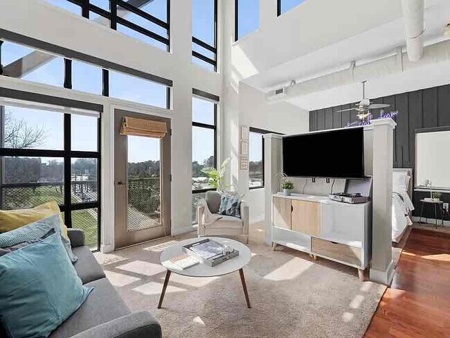 Foto del edificio - 514 W 10th St