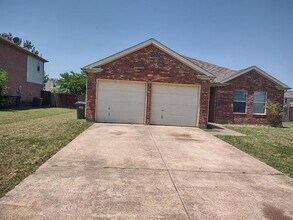 Building Photo - 1613 Wavecrest Dr