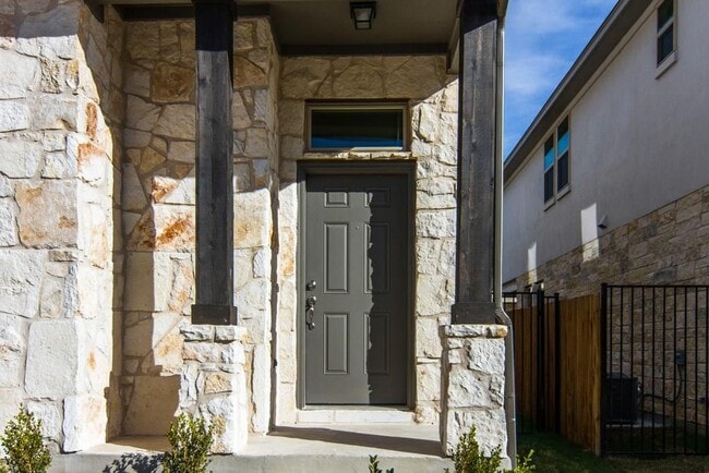 Foto del edificio - 3240 E Whitestone Blvd