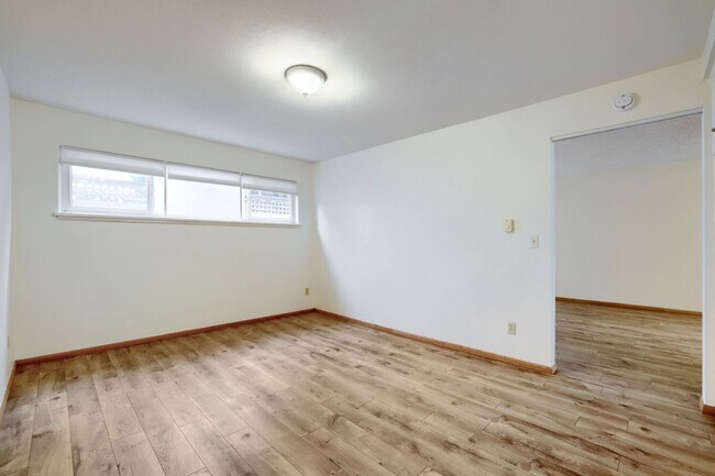 Foto del edificio - Open-Concept 1 Bedroom with Private Patio in the Heart of Madison Park!