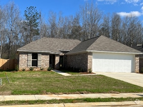 Building Photo - 541 Silver Hill Dr