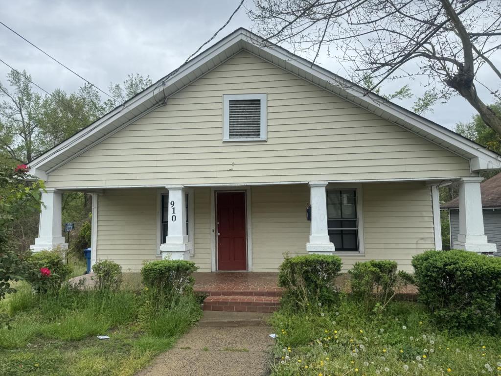 Photo - 910 Juniper St