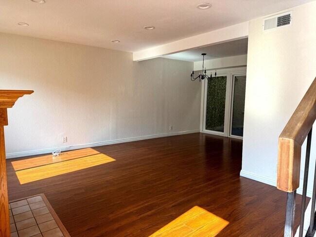 Foto del edificio - Beautiful 3 Bedroom 2.5 Bath