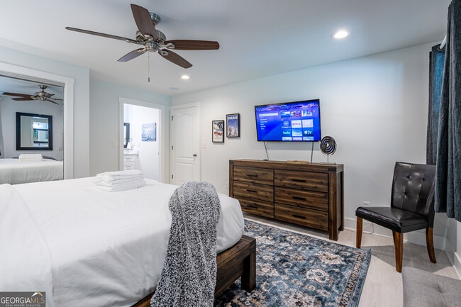 Building Photo - 2617 Caladium Dr NE