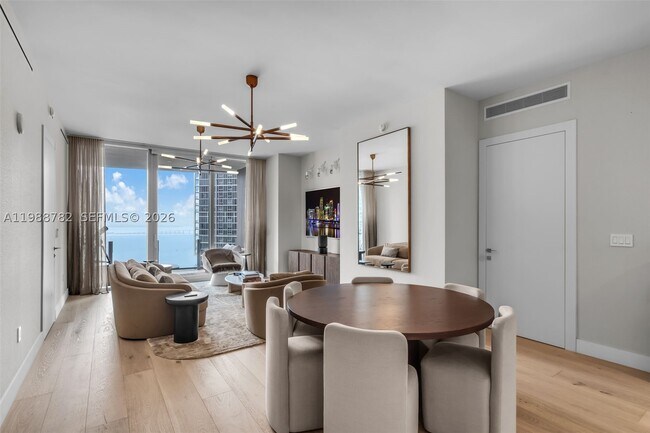 Foto del edificio - 300 Biscayne Blvd