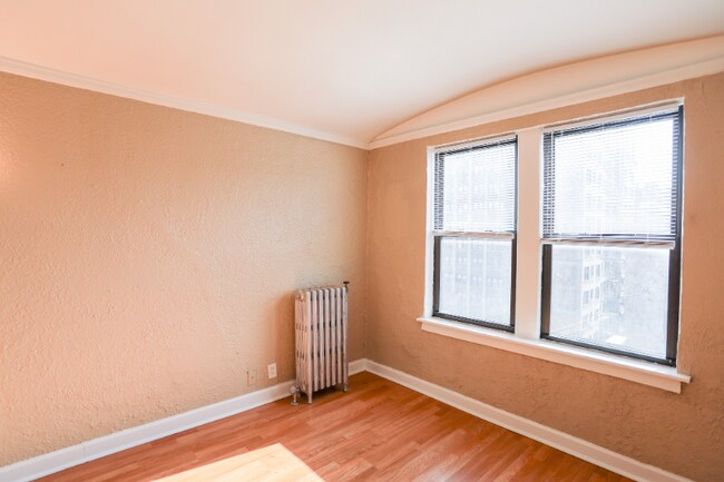 Foto del edificio - 1061 W Rosemont Ave
