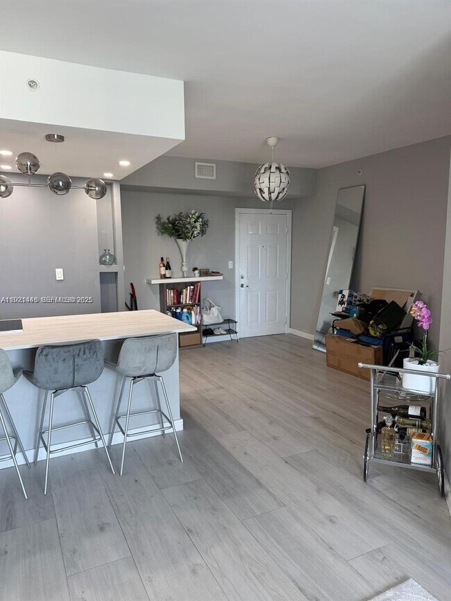 Foto del edificio - 275 NE 18th St