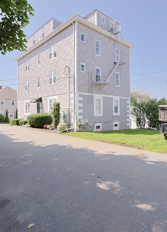 Primary Photo - 9 West St