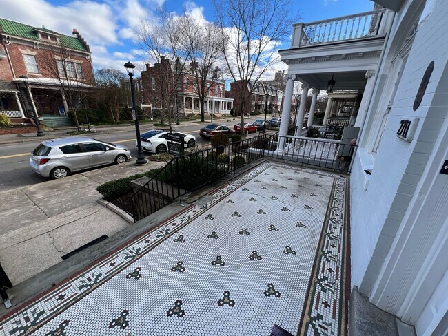 Foto del edificio - 2711 W. Grace St.