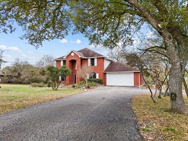 Foto del edificio - Spacious 4-Bedroom Two-Story in Bulverde – Incredible Backyard Retreat!